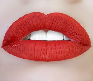 CRIMSON MATTE LIQUID LIPSTICK